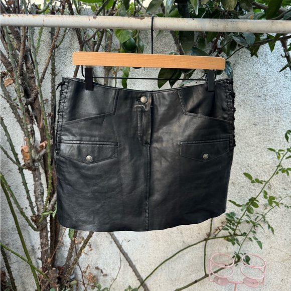 Leather mini skirt - Picture 2 of 16